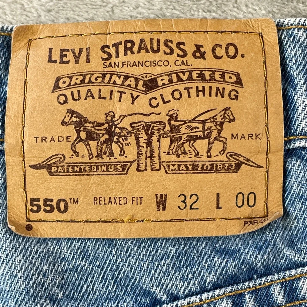 Levis measurements waist